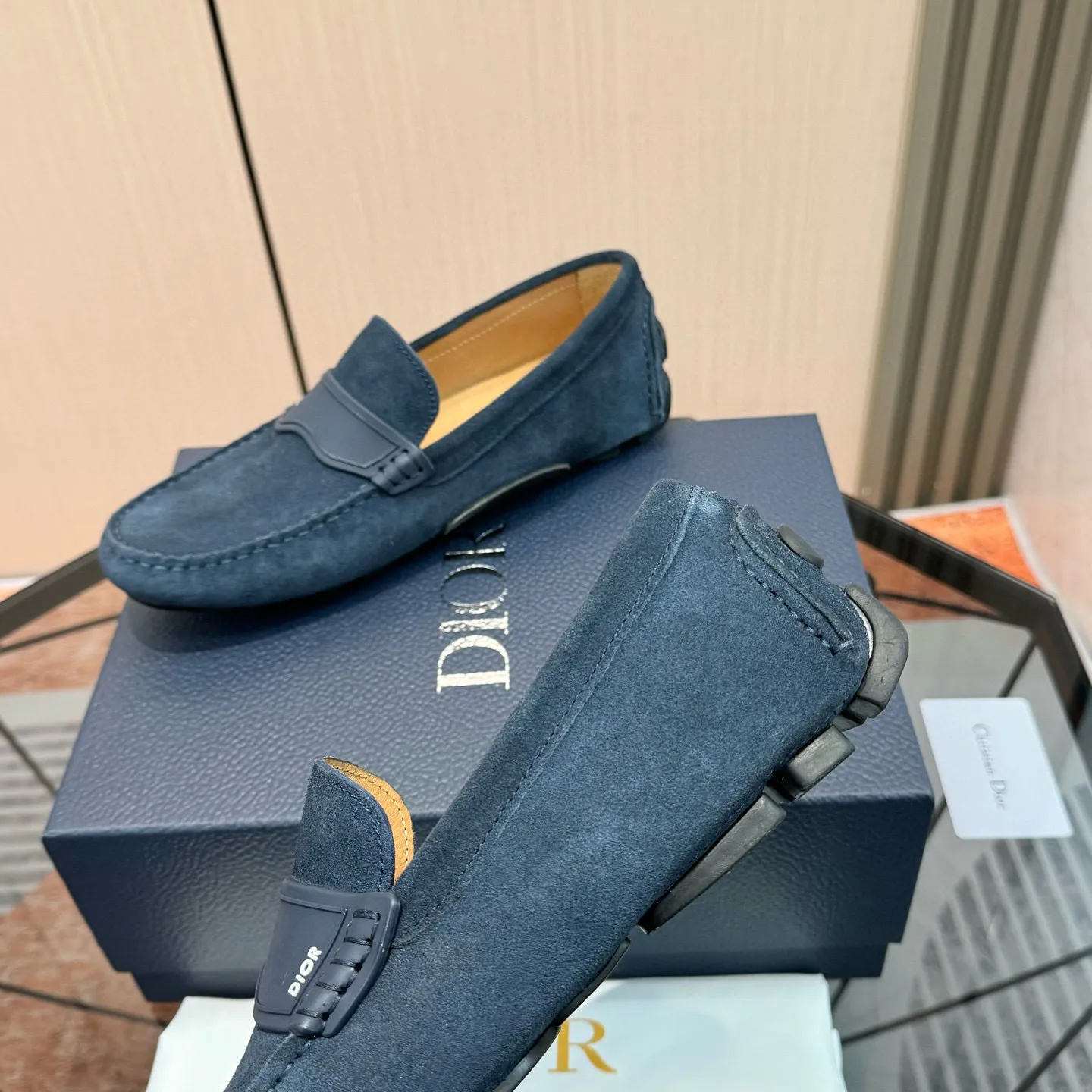 Men's shoes: 580💰 (Niu Li) (Dior Doudou shoes) Exclusive new model Official website new model The upper is made of high-quality imported calf, the color is delicate, and the luxurious texture flows. Tailor-made for exquisite men, creating a noble aura. Delicate and smooth lines. Cowhide lining. Size: 38-44, 45 customized. Outdoor driving shoes for experienced drivers🚗